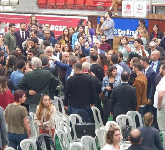 İzmir Barosu Genel Kurulu'nda Kürtçe slogana ırkçı tepki