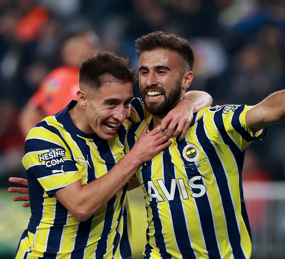 Fenerbahçe sahadan 3 puanla ayrıldı