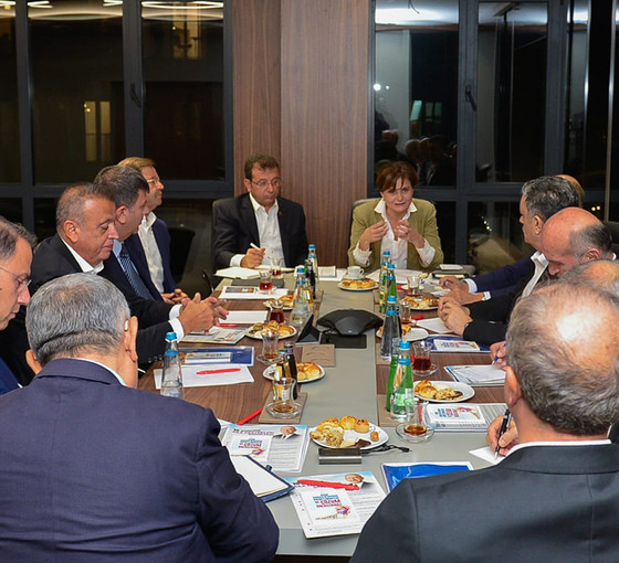 İstanbul CHP'li ilçe belediye başkanları, Kaftancıoğlu başkanlığında toplandı