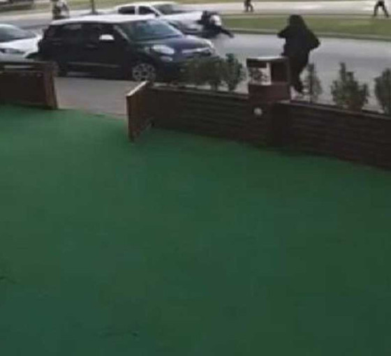 12 yaşındaki Şeyma'yı, altında kaldığı otomobili kaldırarak kurtardılar