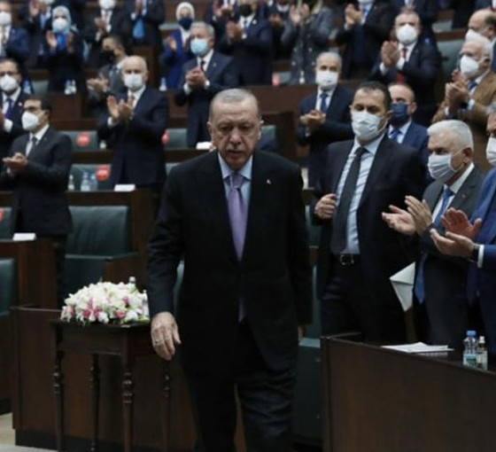 CHP'den sonra AKP'den de parti teşkilatlarına istifa genelgesi