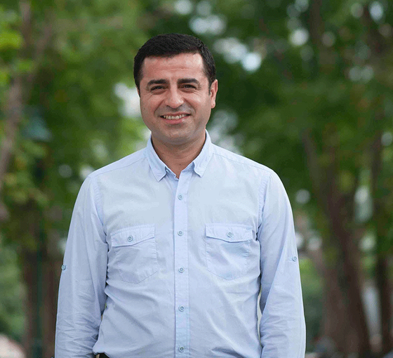 Selahattin Demirtaş: Biz söylüyoruz, korkmayın siz de söyleyin; Savaşa hayır!