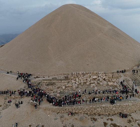 Dünya Kültür Mirası Listesindeki Nemrut'un ziyaretçi sayısı 225 bine yaklaştı