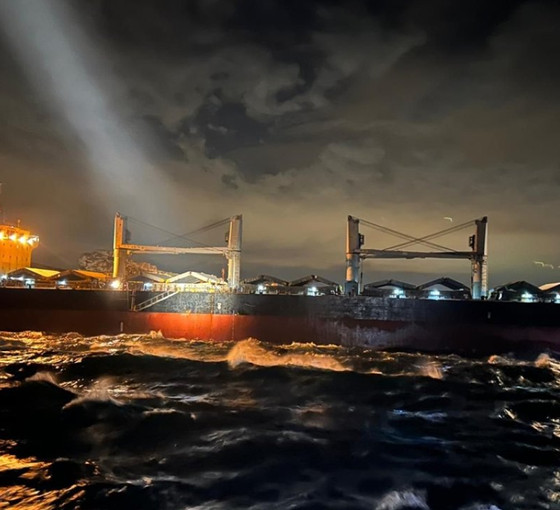 Marmara'da karaya oturan gemi kurtarıldı