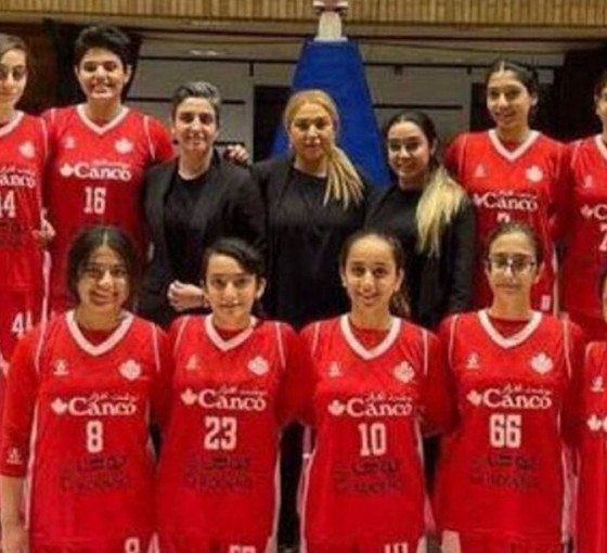 İranlı kadın basketbol takımı Canco Canada başörtüsüz poz verdi