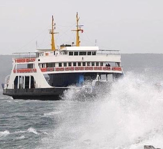 Türkiye'nin batısında fırtına etkili oluyor: Geyikli ile Bozcaada feribot seferleri iptal edildi