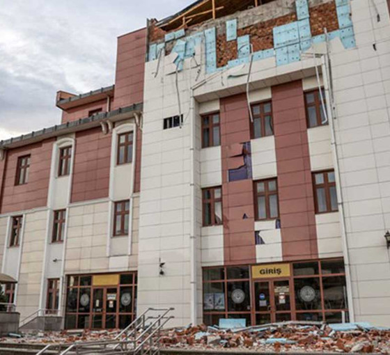 Hasar gören Düzce Adliyesi'nin müteahhitine onlarca kamu ihalesi verilmiş