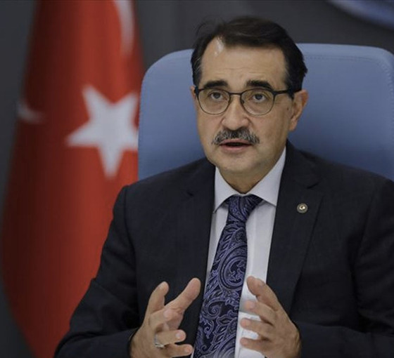 Bakan Dönmez: Güvenlik önlemleri ve hasar nedeniyle elektriği kesilen bölgeleri kontrollü olarak enerjilendiriyoruz