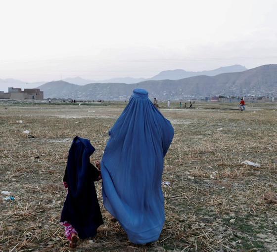 Taliban, stadyumda binlerce kişi önünde 12 kişiyi kırbaçladı