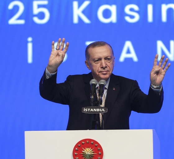 Erdoğan 25 Kasım etkinliğinde oy istedi: Yavrumuzun kanını sandıkta da bırakmayalım