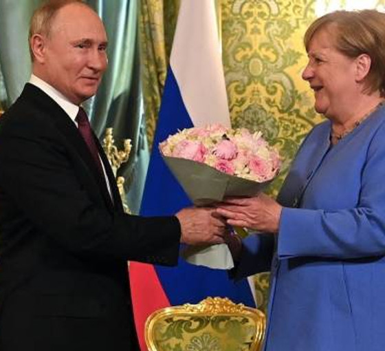 Eski Almanya lideri Merkel: Putin üzerinde etkim kalmamıştı, onun için sadece güç önemli