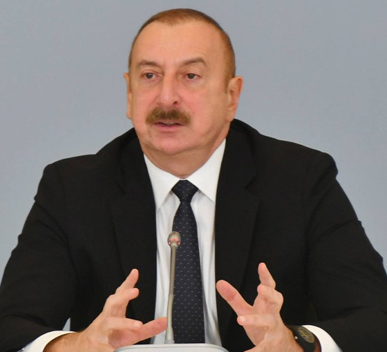 Fransa'yı taraf tutmakla suçlayan Aliyev dörtlü barış görüşmesini iptal etti