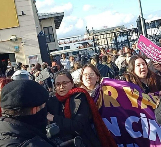Kadıköy’deki 25 Kasım eylemleri de yasaklandı: 70'i aşkın kadın gözaltında