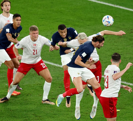 İskoçya'da futbolcuların kafa vuruşu yapmasına yasak