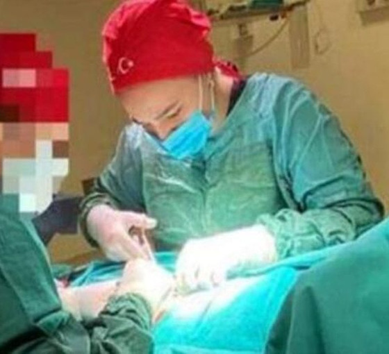 Sahte doktor, sahte doktoru ele verdi