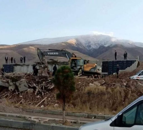 Kampüste depo inşaatı çöktü: Bir işçi öldü