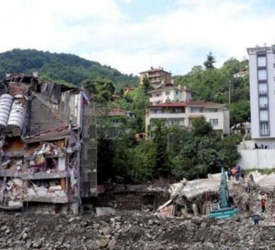 Sel felaketinde 17 kişinin öldüğü Ölçer Apartmanı davası ertelendi