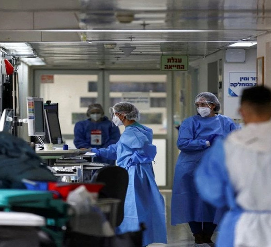 İsrail'de yaralı Filistinli çocuğa şeker veren doktor işten atıldı