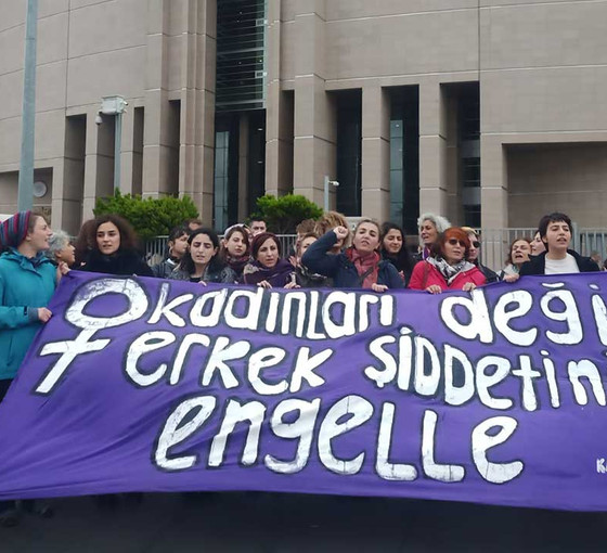 Kadınlardan kendilerine şiddet uygulayan polisler hakkında suç duyurusu