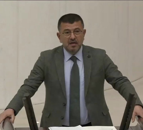 CHP'li Ağbaba'dan AKP'li vekile: Sen reisten gizli gizli Marlboro’yı iç, tütününe yasak getir