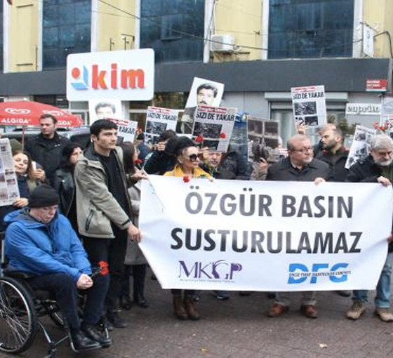 Gazeteciler, 28 yıl önce bombalanan Özgür Ülke'nin önünden seslendiler: İşimizin başında, Apê Musa’nın yolundayız