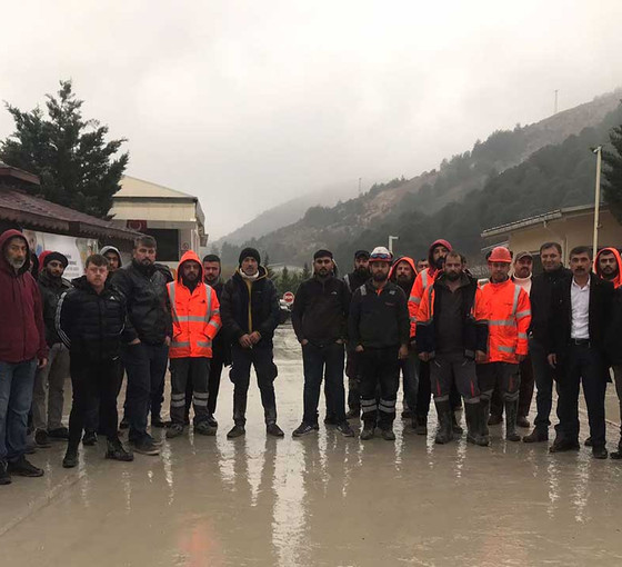 Eczacıbaşı Esan'da 243 işçi kovuldu: Maden önünde eylem başladı