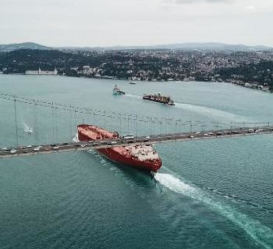 FT: Yaklaşık 19 petrol tankeri Boğazlarda yığıldı, Türkiye yeni sigorta belgeleri talep ediyor
