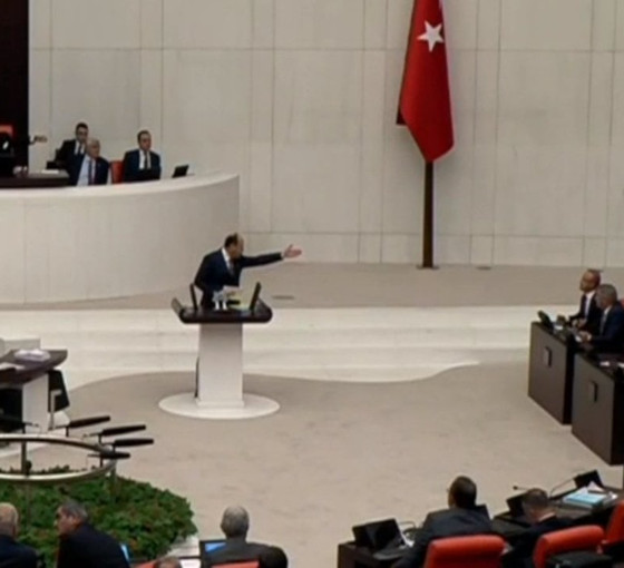 Meclis'teki kavga 'Önüne baksana' tartışmasından çıktı