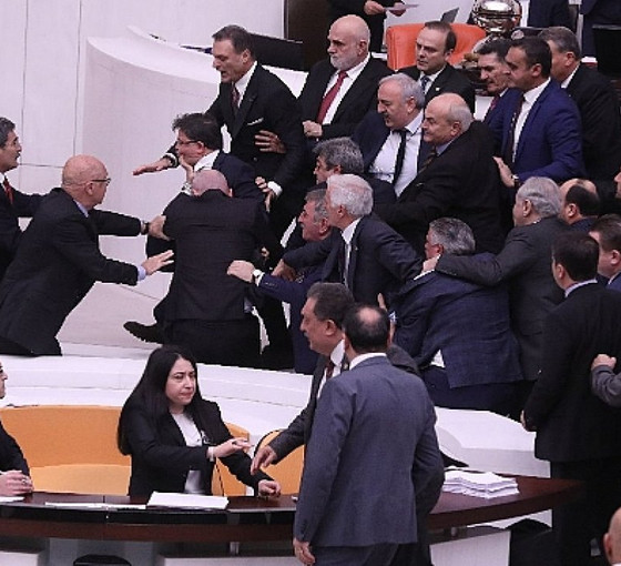Meclis'te saldırıya uğrayan Hüseyin Örs için 'geçmiş olsun' mesajları