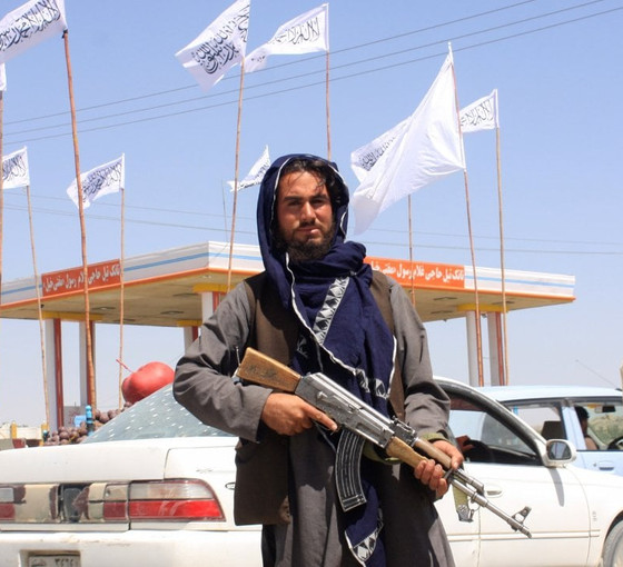 Taliban ilk halka açık idamını infaz etti, yüzlerce kişi izledi