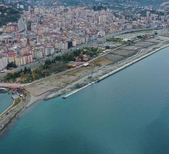 Rize’de bu kez de millet bahçesi için deniz dolduruluyor