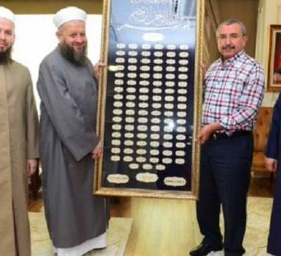 AKP’li başkan, çocuk istismarıyla gündeme gelen tarikat lideri Gümüşel’i makamında ağırlamış