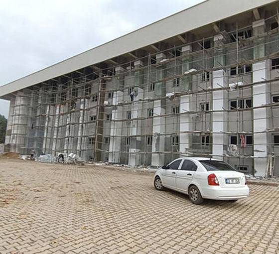 Elazığ'da inşaatın dördüncü katından düşen işçi yaralandı