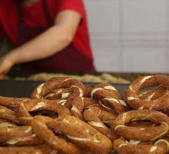 CHP'li Kani Beko, Bakan Bilgin'e asgari ücreti simit üzerinden anlattı