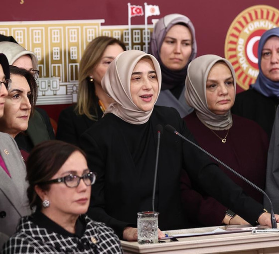AKP başörtüsü teklifini Meclis'e sunuldu: Aile tanımı da teklife girdi