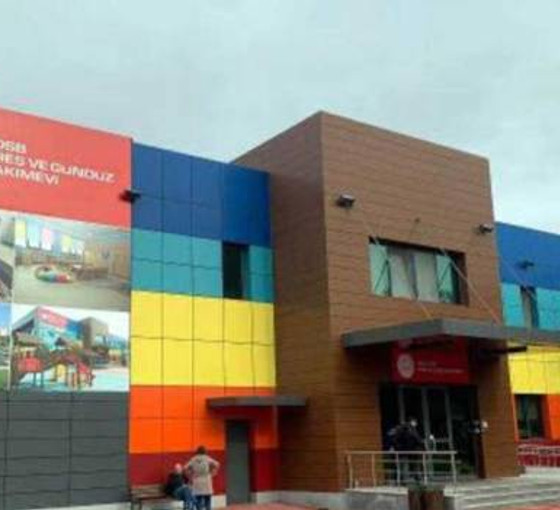 Bir çocuk oyuncak bebeğinin ellerini bağladı, kreşteki şiddet ortaya çıktı