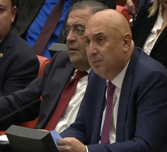 CHP'li Özkoç'tan Bakan Kirişci'ye: Sen, tarihe, Cumhurbaşkanı'ndan talimat alıp yangın söndüren bir bakan olarak geçtin