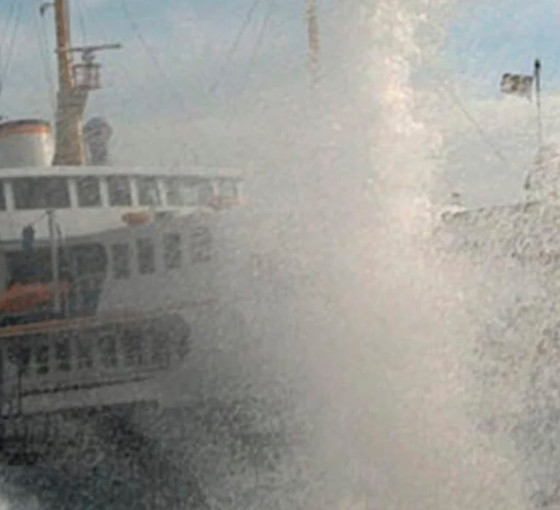 İstanbul'da vapur seferlerine lodos engeli