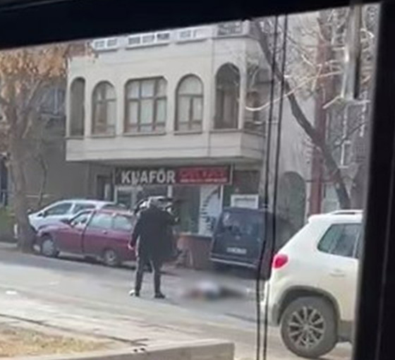 Mehmet Eroğlu isimli erkek, eski eşini sokakta silahla vurdu
