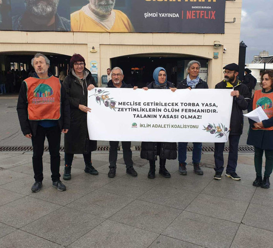 Çevrecilerden ‘zeytinlikler madene açılmasın’ eylemi