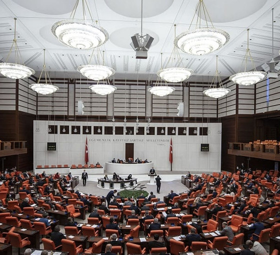 Meclis'te 'Amerikan çocuğu' tartışması: 'Aynaya bakın'