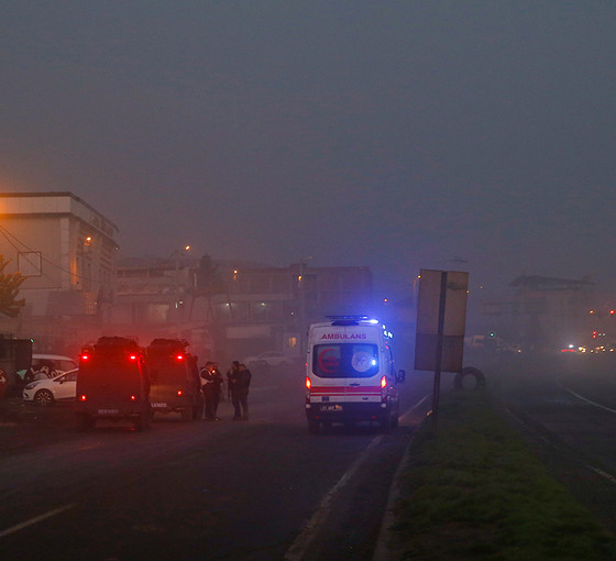 Diyarbakır'da polis aracının geçişi sırasında patlama: Dokuz yaralı