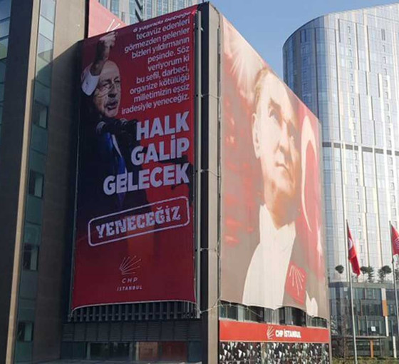 Kılıçdaroğlu söylemişti: CHP İstanbul il binasına 'Halk galip gelecek, yeneceğiz' posteri asıldı