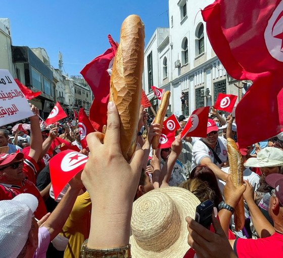 Tunus'ta çoğu siyasi partinin boykot ettiği genel seçimler yapılıyor