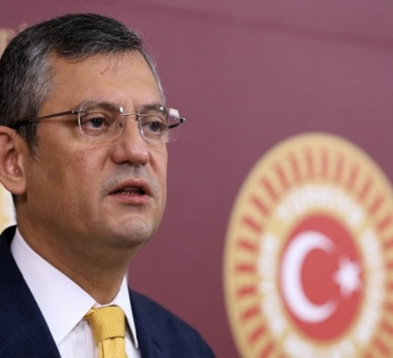 Belediye başkanı vekillere ayakkabı hediye etti, CHP grup yönetimi reddetti