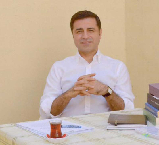 Demirtaş'tan Erdoğan göndermeli seçim paylaşımı: Boş oturursak atı alan Üsküdar’ı yine geçer