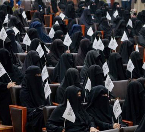 Taliban, kadınların üniversiteye gitmesini yasakladı