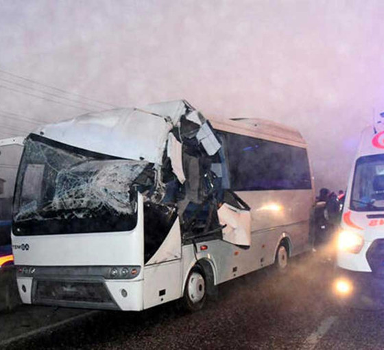 Tekirdağ'da midibüs TIR'a çarptı: 12 işçi yaralı