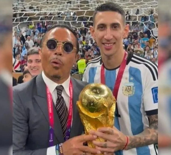 Nusret'e FIFA soruşturması: Sahaya izinsiz girmiş