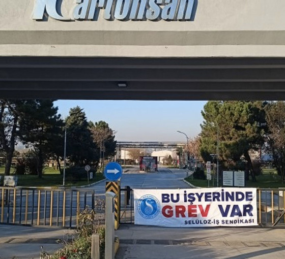 Kocaeli’de Kartonsan işçileri grevde